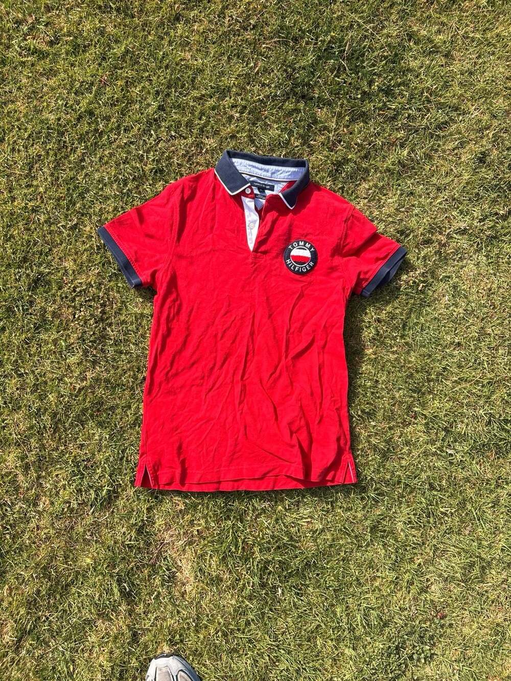 Tommy Hilfiger Men's Slim Fit Red Polo Shirt with Circle Logo Patch